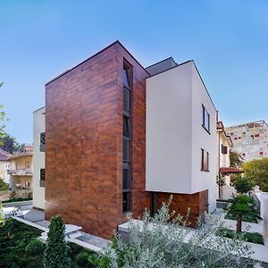 Residence By Vestibul Palace
